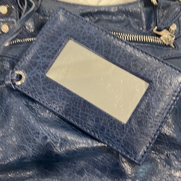Beautiful blue crinkled leather city - Picture 5 of 13